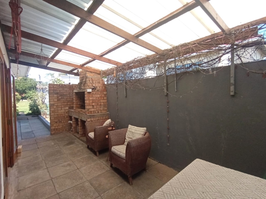 5 Bedroom Property for Sale in Berea Eastern Cape